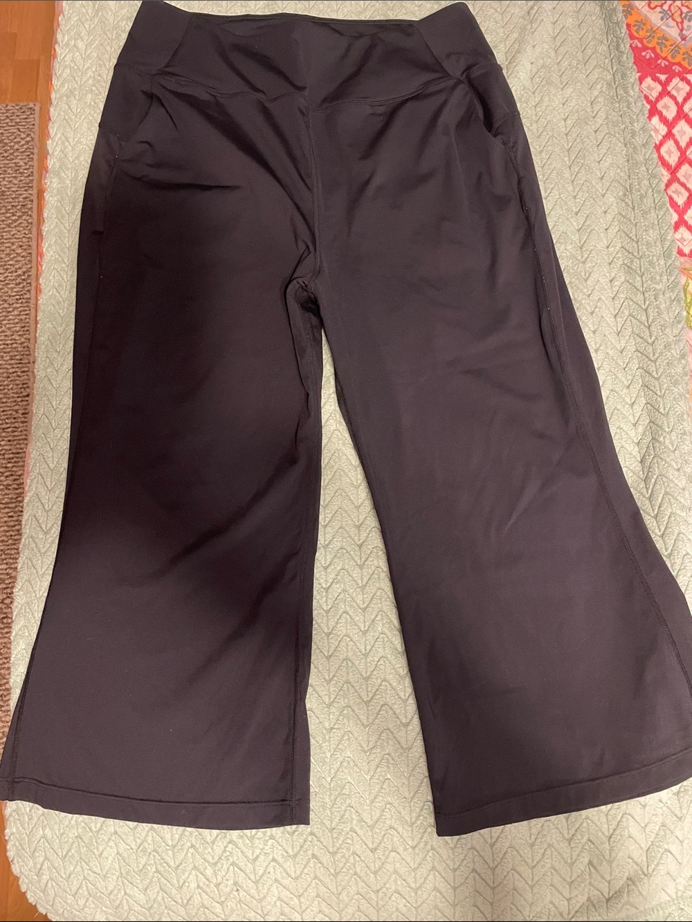 High-Waist Black Women’s Stretch Crops